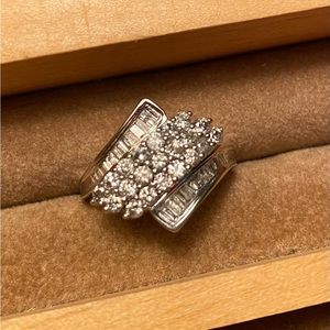 10k White Gold Diamond Cluster Ring